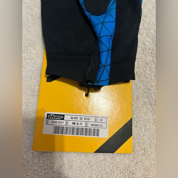 Thor Blue and Yellow Gloves for Enhanced Grip and Comfort - Picture 4 of 5